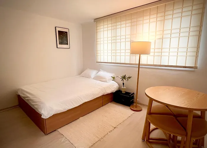 Apartment 홍대,합정,상수역 10분 최대6명 감성 #1 *